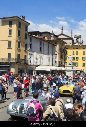 Jaguar XK 120 OTS, vista la griglia di partenza, Mille Miglia 2014, 1000 Miglia, oldtimer, gara automobilistica, rallye, Piazza della Vittor Foto Stock