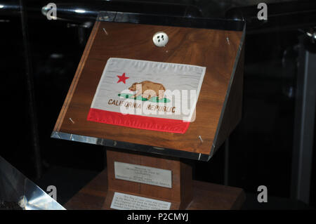 . California Goodwill moon rock da Apollo 11. San Diego Museo dell'aria e dello spazio di archivio . 30 Agosto 2012 13:41:33. San Diego Air & Space Museum archivi 35 Luna 4 Foto Stock