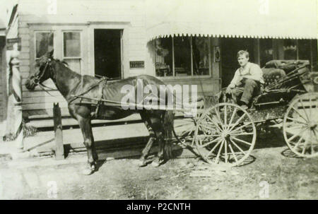 . Inglese: Cavallo e buggy. Immagini storiche di Beaverton, Oregon. . Fotografo sconosciuto 25 cavalli e buggy (Beaverton, Oregon Galleria foto storiche) (37) Foto Stock