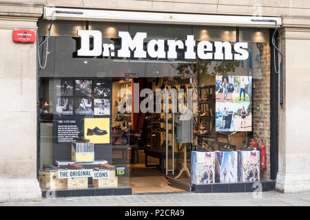 Dr Martens shop, Nottingham, Inghilterra, Regno Unito Foto stock - Alamy