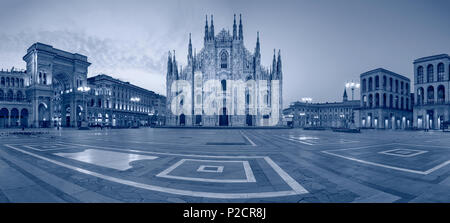 Milano. Paesaggio urbano panoramica immagine di Milano con il Duomo di Milano durante il sunrise. Foto Stock
