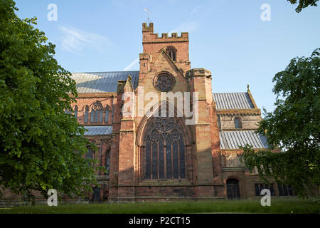 Sul lato est della chiesa cattedrale della santa e indivisa Trinità Cattedrale di Carlisle Carlisle Cumbria Inghilterra REGNO UNITO Foto Stock