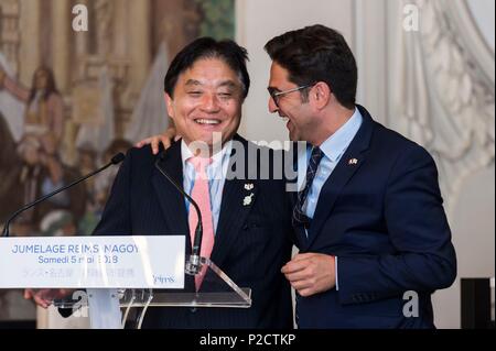 Francia, Marne, Reims, Arnaud Robinet e Takashi Kawamura, sindaci di Reims e Nagoya Foto Stock