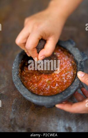 Messico, Stato di Oaxaca, Oaxaca, pepe rosso salsa salsa preparazione Foto Stock
