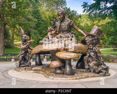 Il Alice nel paese delle meraviglie di una scultura in Centrral Park, Manhattan New York City Foto Stock