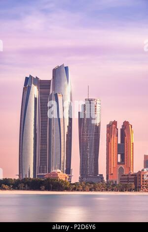 Emirati Arabi Uniti, Abu Dhabi, al quartiere Khubeirah, Etihad Towers Foto Stock