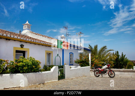 La vita del villaggio, Cacela Velha, Algarve, PORTOGALLO Foto Stock