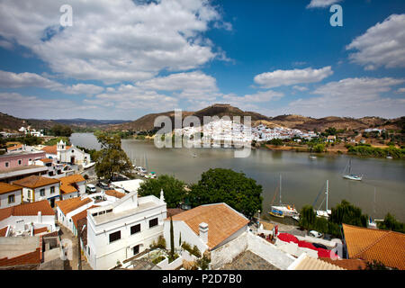 Vista dal castello di tutta Rio Guadiana verso la Spagna, Alcoutim, Algarve, PORTOGALLO Foto Stock