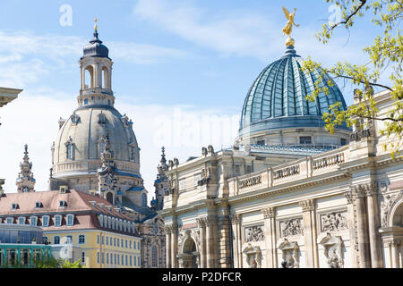 Città vecchia di Dresda con Bruehl's Terrace, Art Academy, Frauenkirche di Dresda, Sassonia, Germania, Europa Foto Stock