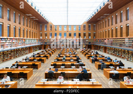 Sala lettura in Sassone Università Statale Biblioteca SLUB Dresden, libreria accademica, Università di tecnologia, gli studenti, moderna archit Foto Stock