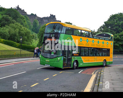 Un bus panoramico sulla Montagnola, Edimburgo, Scozia, Regno Unito. Foto Stock