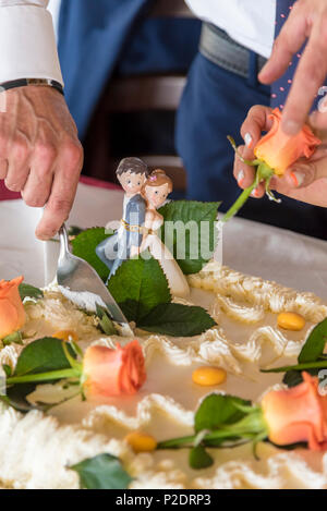 Sposa e lo sposo, moderno e bello cake topper Foto Stock