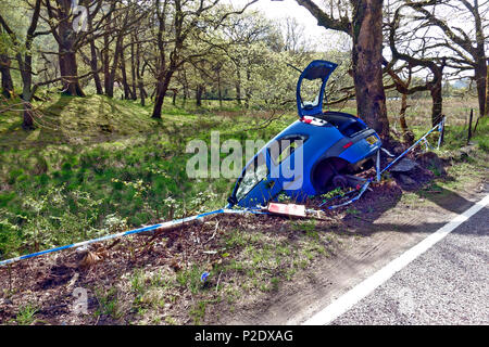 Incidente di auto con la vettura in un fossato al di fuori della A82 tra Inverarnan e Ardlui Foto Stock