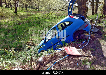 Incidente di auto con la vettura in un fossato al di fuori della A82 tra Inverarnan e Ardlui Foto Stock