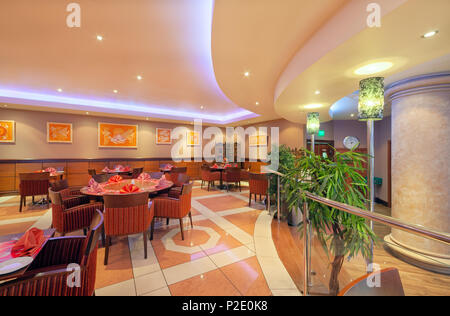 Mosca - Settembre 2014: interni in stile moderno del bar-ristorante 'FUSION PLAZA' di indiani e cucina europea Foto Stock