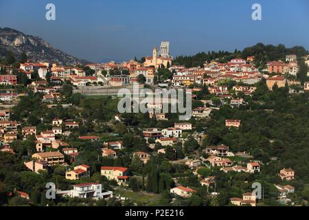 Francia, Alpes Maritimes, La Turbie, Auguste Trofeo 6 BC e la barocca chiesa di Saint Michel, elencato come monumenti storici Foto Stock