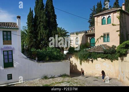Spagna, Andalusia, Granada, Vicolo di Albaicin, la vecchia area arabo, ans grande stile moresco chiamato carmen Foto Stock
