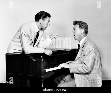 Pellicola originale titolo: incontrare DANNY WILSON. Titolo inglese: incontrare DANNY WILSON. Regista: JOSEPH PEVNEY. Anno: 1951. Stelle: FRANK SINATRA; ALEX NICOL. Credito: Universal Pictures / Album Foto Stock