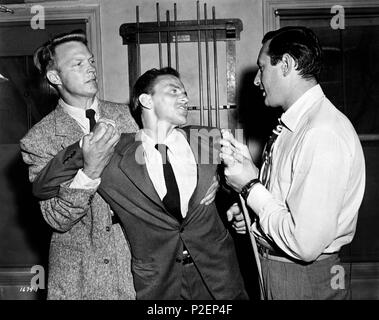 Pellicola originale titolo: incontrare DANNY WILSON. Titolo inglese: incontrare DANNY WILSON. Regista: JOSEPH PEVNEY. Anno: 1951. Stelle: FRANK SINATRA; ALEX NICOL. Credito: Universal Pictures / Album Foto Stock