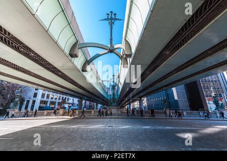 Il centro del famoso Ponte di Nihonbashi in Nihonbashi, Chuo-ku, Tokyo, Giappone Foto Stock