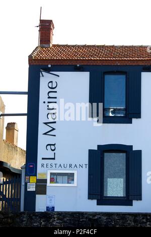 Francia, Vendee, Noirmoutier Island, l'Herbaudiere, La Marine, ristorante facciata Foto Stock