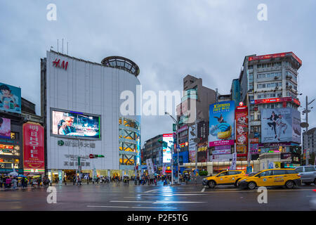 Taipei, Taiwan - 25 Novembre 2017: Ximending un vicinato e al quartiere per lo shopping in Taipei, Taiwan. Foto Stock