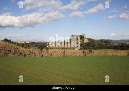 Spagna - Catalogna - Baix Empordá (distretto) - Gerona. Foixà; vista Castillo y. Foto Stock