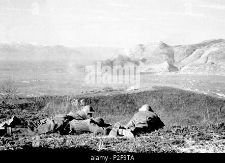 Il bomboing di Cassino come visto da un forward British O.P.battaglia di Monte Cassino, marzo 1944. Foto Stock