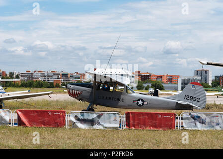 Madrid, Spagna - 3 Giugno 2018: Cessna L-19 Bird cane da 1949 aeromobile durante air show della storica collezione aerei a Cuatro Vientos airport Foto Stock