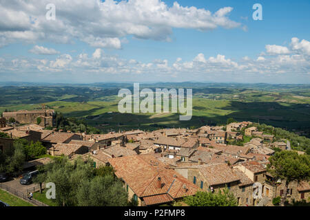 Montalcino, Val d'Orcia, in provincia di Siena, Toscana, Italia, patrimonio mondiale dell UNESCO Foto Stock