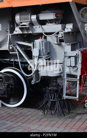 Foto delle ruote delle ferrovie Russe supporto tecnico treno Foto Stock