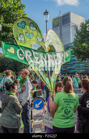 Londra, Regno Unito. 14 giugno 2018. Il primo anniversario della torre Grenfell Disaster Credito: Guy Bell/Alamy Live News Foto Stock