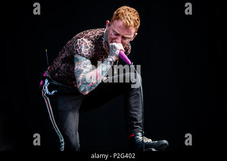 Firenze, Italia. Xiv Jun, 2018. L'inglese punk rock band Frank Carter & i rattlesnakes esecuzione dal vivo sul palco a Firenze rocce festival 2018, apertura per i Foo Fighters. Foto: Alessandro Bosio/Pacific Premere Credito: Alessandro Bosio/Alamy Live News Foto Stock