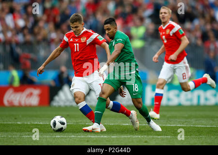 Mosca, Russia. 14 giugno 2018. Zobnin romano della Russia e Salem Al-Dawsari di Arabia Saudita durante il 2018 Coppa del Mondo FIFA Gruppo una corrispondenza tra la Russia e l'Arabia Saudita a Luzhniki Stadium il 14 giugno 2018 a Mosca, in Russia. Credito: Immagini di PHC/Alamy Live News Foto Stock