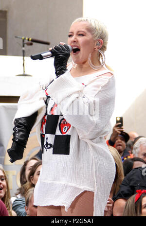 New York, Stati Uniti d'America. 15 GIU, 2018.Christina Aguilera eseguire ad oggi mostrano una serie di concerti in New York. Giugno 15, 2018: Credito/RW/MediaPunch Credito: MediaPunch Inc/Alamy Live News Foto Stock