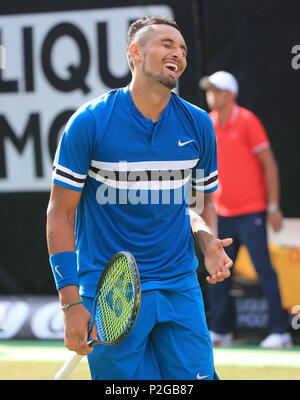 Stuttgart, Germania. Il 15 giugno, 2018. Nick Kyrgios dell Australia reagisce durante i quarti con Feliciano Lopez di Spagna presso l'ATP Mercedes Cup il torneo di tennis di Stoccarda, Germania, il 15 giugno 2018. Nick Kyrgios ha vinto 2-1. Credito: Philippe Ruiz/Xinhua/Alamy Live News Foto Stock