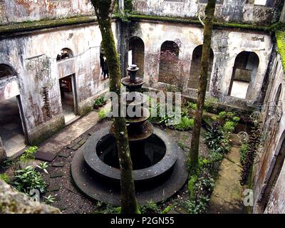 BAGUIO City, Filippine - Giugno 7, 2018: Gli interni della Repubblica Dominicana Hill Retreat House o il Diplomat Hotel, una struttura abbandonata e ora un famoso Foto Stock