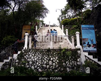 BAGUIO City, Filippine - Giugno 7, 2018: La Grotta di Lourdes, una famosa meta turistica a Baguio City, Filippine. Foto Stock