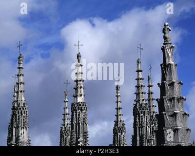 Catedral de Burgos, iniciada el año 1221 finalizada y en el s.XVI. Detalle de las Torres de la Catedral. Foto Stock