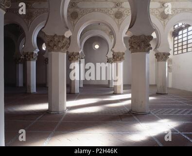 Gli interni de la sinagoga di Santa María la Blanca, Toledo, provincia de España, en la Comunidad Autónoma de Castilla-La Mancha. Foto Stock