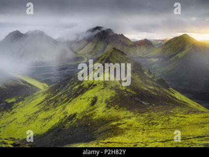 Paesaggio di montagna di sunrise, Storkonufell, Mofell, Fjallabak, South Island, isola Foto Stock