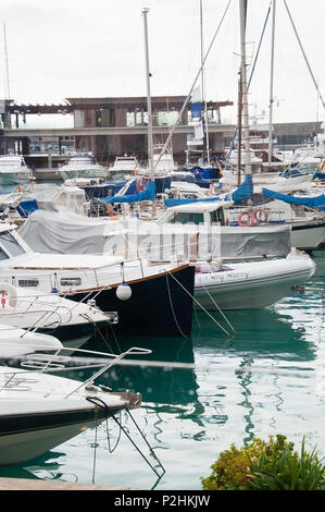 PORT ADRIANO, MALLORCA, Spagna - 15 novembre 2011: barche ormeggiate nella Marina il 15 novembre 2011 in Port Adriano, Mallorca, Spagna Foto Stock