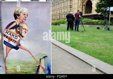 Kaya Mar - Fumettista politico - con uno dei suoi dipinti Brexit in Westminster - Theresa Maggio e Jeremy Corbyn - in Westminster, 13 giugno 2018 Foto Stock