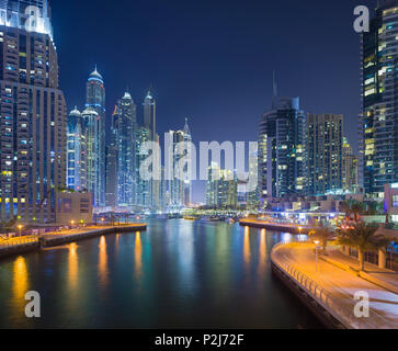 Grattacieli nel porto di Dubai Marina, Dubai, unisce Emirati Arabi, EMIRATI ARABI UNITI Foto Stock