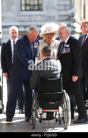 Il principe Carlo e Camilla, duchessa di Cornovaglia, partecipare a una riunione servizio a St Martin-in-the-Fields per la Victoria Cross e la Croce di San Giorgio Società, Londra dotata di: Il principe Carlo e Camilla, duchessa di Cornovaglia, Grandi Peter Norton GC Dove: Regno Unito quando: 15 maggio 2018 Credit: John Rainford/WENN.com Foto Stock