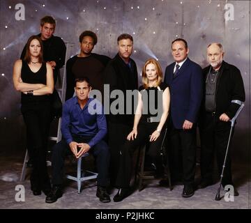 Pellicola originale titolo: CSI: SCENA DEL CRIMINE-TV. Titolo inglese: CSI: SCENA DEL CRIMINE. Anno: 2000. Stelle: PAUL GUILFOYLE; MARG HELGENBERGER; GARY DOURDAN; WILLIAM PETERSEN; Robert David Hall; ERIC SZMANDA; GEORGE EADS; JORJA FOX. Credito: CBS TELEVISIONE / Album Foto Stock
