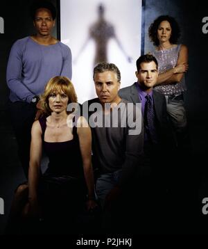 Pellicola originale titolo: CSI: SCENA DEL CRIMINE-TV. Titolo inglese: CSI: SCENA DEL CRIMINE. Anno: 2000. Stelle: MARG HELGENBERGER; GARY DOURDAN; WILLIAM PETERSEN; GEORGE EADS; JORJA FOX. Credito: CBS TELEVISIONE / Album Foto Stock