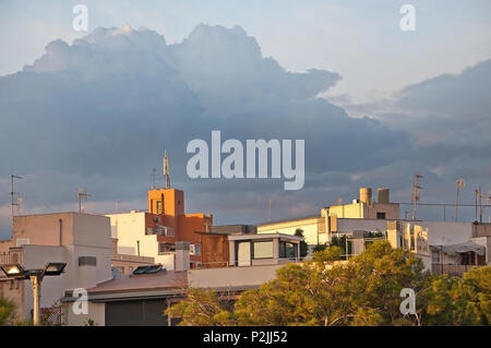 PALMA DE MALLORCA, Spagna - 15 novembre 2011: gli edifici rinnovati in nuovi lussuosi appartamenti residenziali a Santa Catalina a Novembre 15, 2011 in Foto Stock