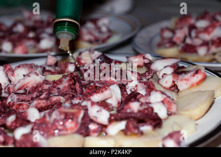 Polipo cotti piatti con patate. Foto Stock