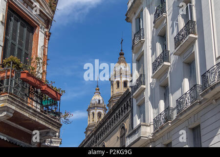 San Telmo quartiere edifici e San Pedro Telmo Chiesa - Buenos Aires, Argentina Foto Stock